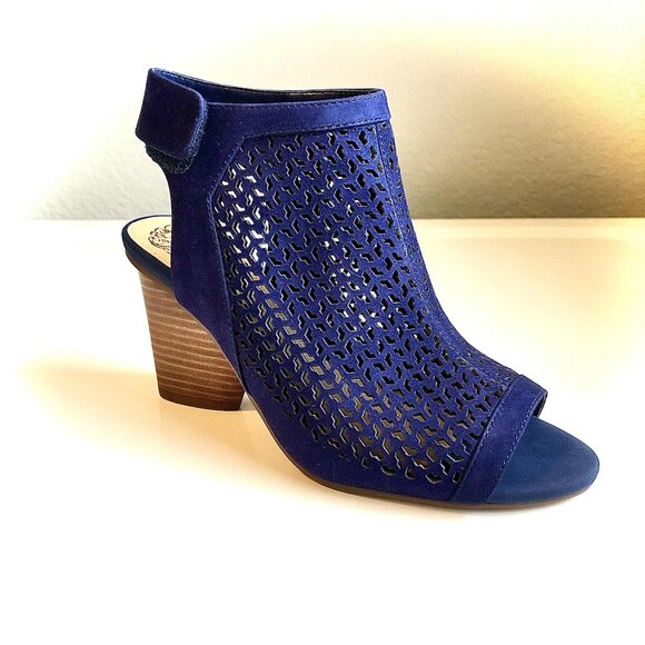 NWT VINCE CAMUTO Dastana Nubuck Booties Block Heel Peep Toe Moody Blue 6.5 - Picture 4 of 10